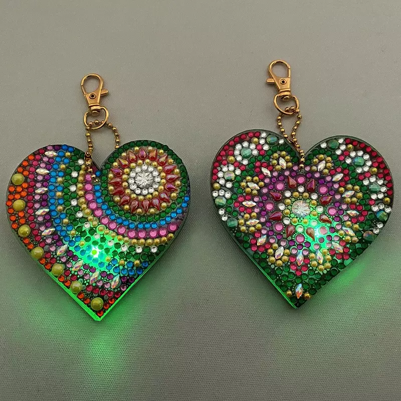 Diamond painting Portachiavi Cuori Luminosi - immagine 3