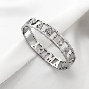 Bracciale Rigido in Acciao con scritta “AMICA”