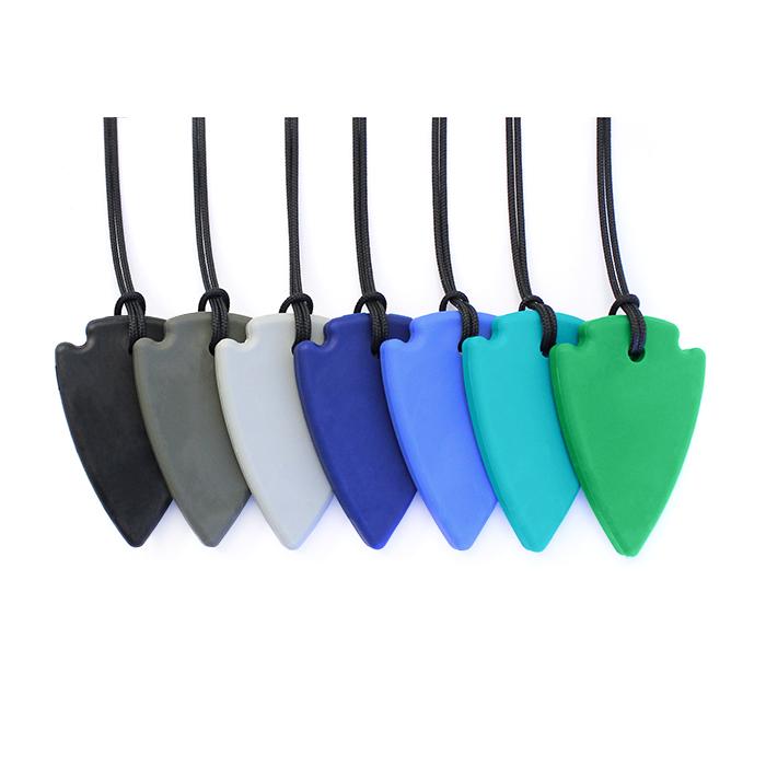 CIONDOLO MASTICABILE FRECCIA GRIGIO CHIARO – Durezza Standard/soft - immagine 2